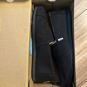 Toms black